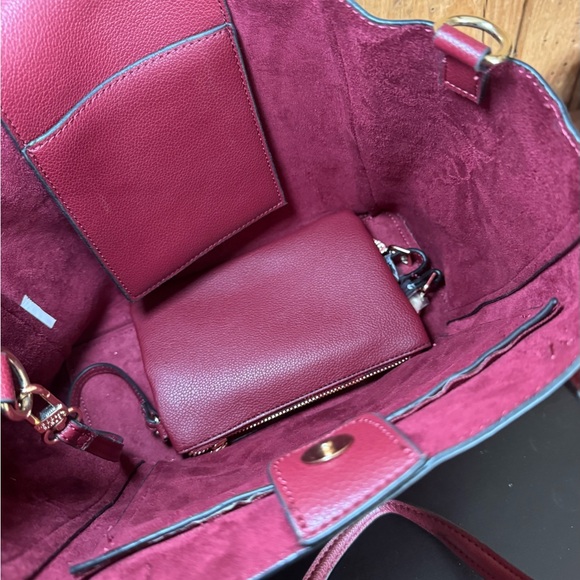 Steve Madden Large Faux Pebbled Leather Tote Crossbody Bag EUC Burgundy/Brown - Picture 10 of 16